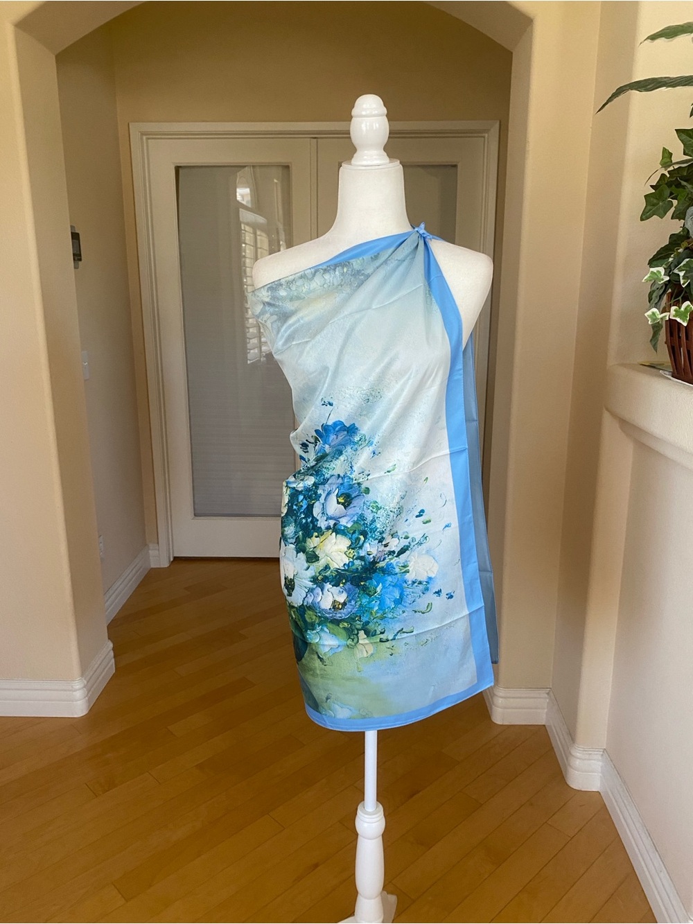 100% Silk Floral Blue & Green Wrap Scarf Top Sarong - Picture 2 of 11